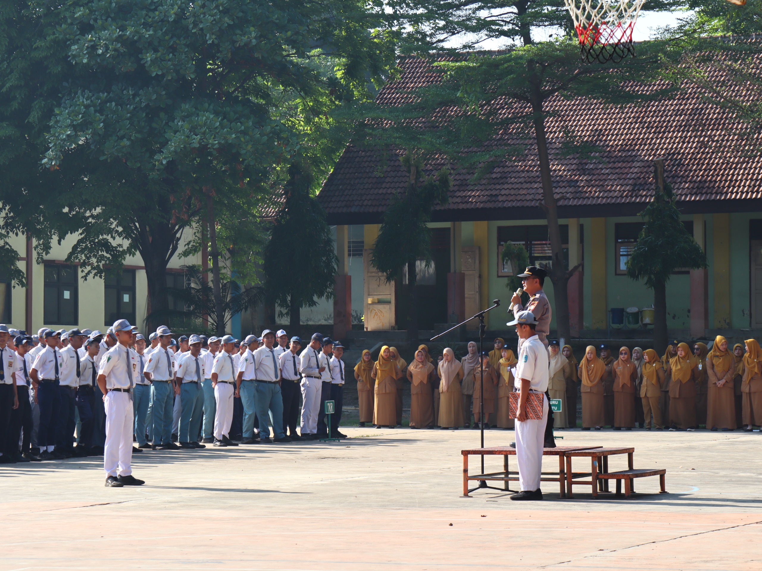 Hadir sebagai Inspektur Upacara Polsek Gempol Sampaikan Bahaya Narkoba , Bullying dan Geng Motor di kalangan Remaja